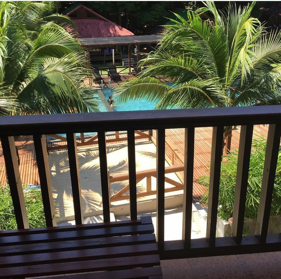 Redang Holiday Beach Resort Esterno foto